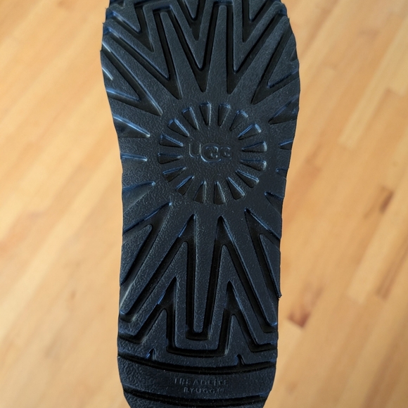 NWT UGG Classic Short II Women's Boots - Black Size 9 - Picture 6 of 6